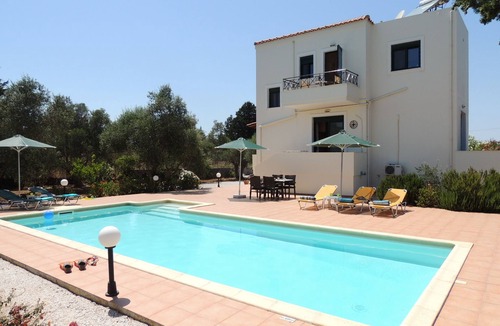 Apokoronas Villa | A Modern 3 Bedroom Villa with a Large Pool & Good Privacy but Close to Amenities