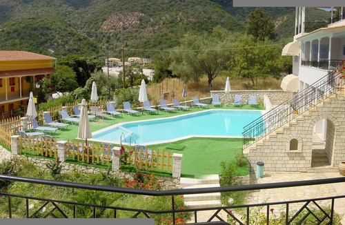 Mikros Gialos Apartment | A penthouse suite in Eptanisa Hotel