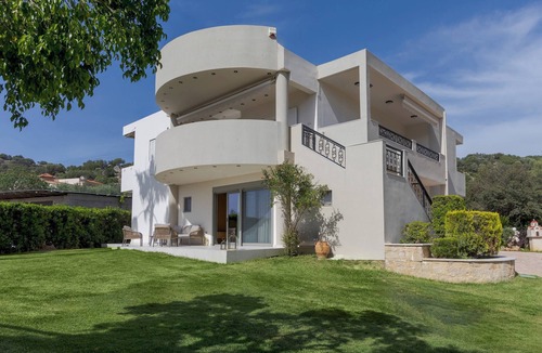 Perama House | Adore Gold Natural Retreat by Estia
