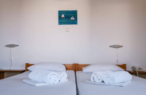Megas Gialos Bed & Breakfast | Agnadi Syros Beachfront Studios & Rooms