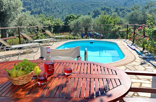 Stafylos House | Agravlis comfortable country house with swim pool