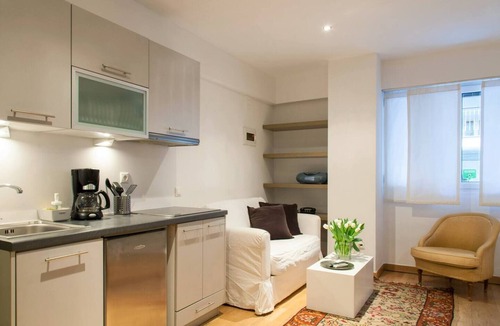 Exarhia Apartment | #AH01 Elevated ground floor studio