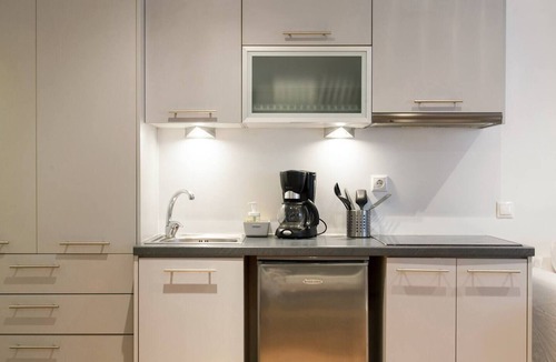 Exarhia Apartment | #AH01 Elevated ground floor studio