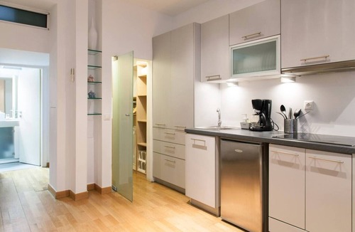 Exarhia Apartment | #AH01 Elevated ground floor studio
