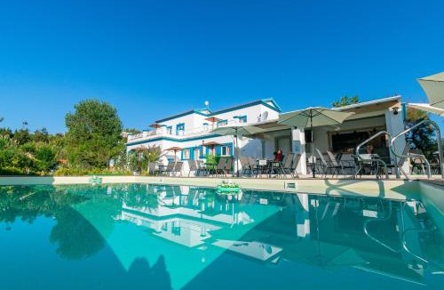 Agios Georgios Pagon Apartment | Akis Villa Studios & Apartment with Pool by Hotelius