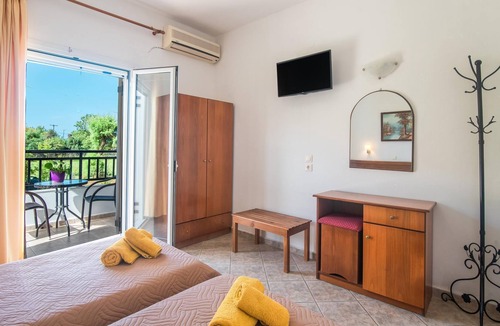 Ag. Georgios Apartment | Aleka Apartment 2 with Sea View, Terrace, Balcony & Wi-Fi