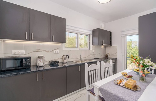 Spata-Artemida Apartment | Alexander Home
