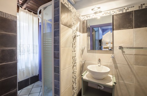 Paradhisos Bed & Breakfast | Alterra Vita Studio at a cozy B&B