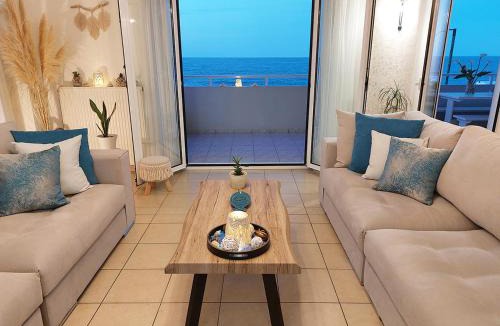 Hersonissos Centre Apartment | Amazing Beachfront Apartment in Hersonissos