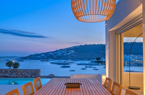 Platis Gialos Villa | Amazing Contemporary villa located on the beach & Walking distance to Scorpios