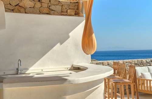 Platis Gialos Villa | Amazing Contemporary villa located on the beach & Walking distance to Scorpios