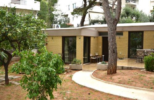 Vouliagmeni House | Amazing Garden House