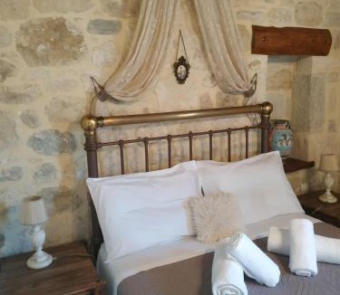 Gortyna House | Amazing Stone Villas