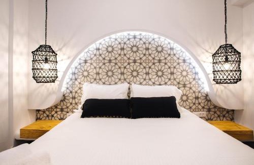 Vothon House | Amer Villa Santorini with outdoor hot tub