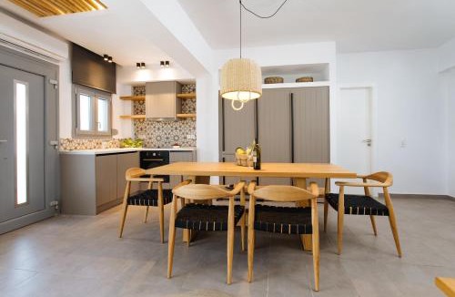 Vothon House | Amer Villa Santorini with outdoor hot tub