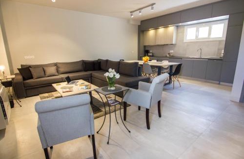 Leonidio House | Amera - Troumpas Family Apartments