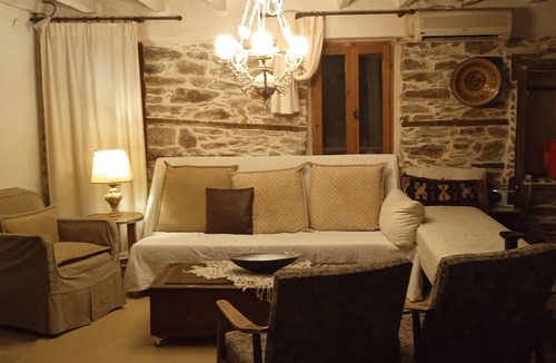 Agia House | an artist's STONE HOUSE 8 km from the seaside