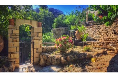 Mixorrouma House | Angela's River Paradise Cottages