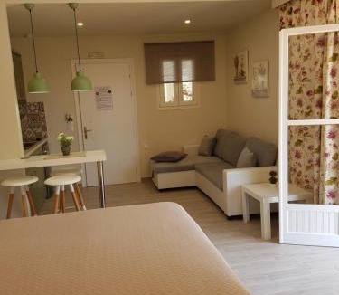 Lakones Hotel | Angels Pool Studios and Apartments