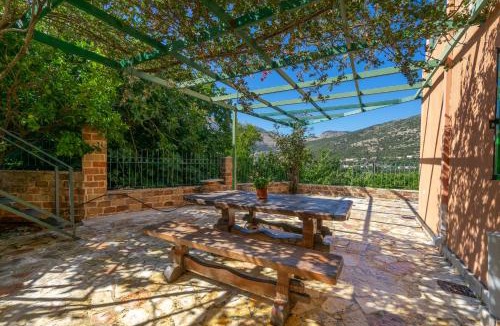 Logarata House | Anna's Apartment near Agia Efimia & Myrtos beach