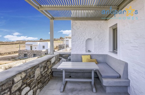 Antiparos Villa | Antiparos Homes. A premium 160 sq m villa with 2 ensuite bedrooms and beach view