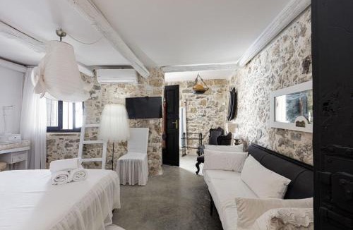 Armenoi Villa | Antonia's stonebuilt mansion with a private pool