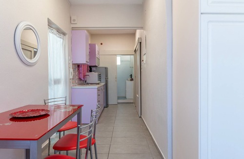 Salamis Apartment | Apartment 'Afroditi' with Sea View, Wi-Fi and Air Conditioning