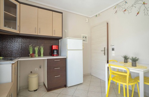 Kalligoni Apartment | Apartment 'Alexandros Studio' with Mountain View, Wi-Fi and Air Conditioning