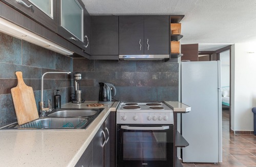 Salamis Apartment | Apartment 'Apollonas' with Sea View, Wi-Fi and Air Conditioning
