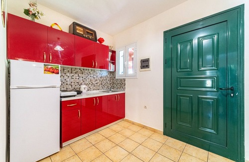 Lakones Apartment | Apartment Arianna 17 with Shared Pool & Wi-Fi