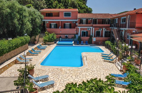 Lakones Apartment | Apartment Arianna 17 with Shared Pool & Wi-Fi