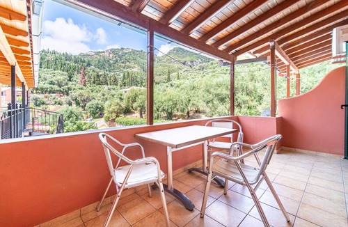 Lakones Apartment | Apartment Arianna 17 with Shared Pool & Wi-Fi