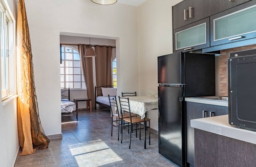 Salamis Apartment | Apartment 'Artemis' with Sea View, Wi-Fi and Air Conditioning