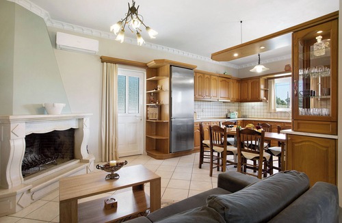 Agalas Apartment | Apartment 'Christine's House' with Private Pool, Wi-Fi and Air Conditioning