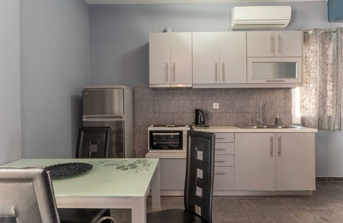 Salamis Apartment | Apartment 'Dias' with Sea View, Wi-Fi and Air Conditioning