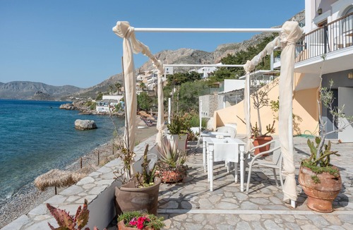 Massouri Apartment | Apartment 'Hera Sea View' with Shared Garden, Wi-Fi and Air Conditioning