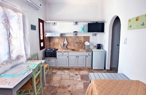 Ferma Apartment | Apartment In A Hotel 'with Garden View-Creta' with Mountain View, Wi-Fi and Air Conditioning