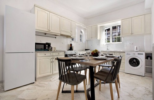 Xirokastello Apartment | Apartment 'Levante Breeze 2' with Sea View, Wi-Fi and Air Conditioning