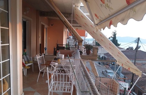 Menidion Apartment | Apartment 'Menidi' with Sea View, Wi-Fi and Air Conditioning