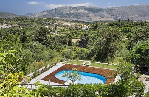 Kaminarata Apartment | Apartment 'Paradiso Verde 101' with Mountain View, Wi-Fi and Air Conditioning