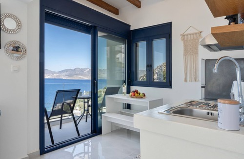 Mirties Apartment | Apartment 'Regina 2' with Sea View, Wi-Fi and Air Conditioning