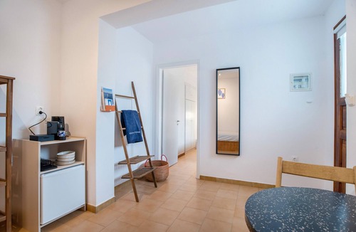 Paros Apartment | Apartment 'Studio 4' with Shared Garden, Wi-Fi and Air Conditioning