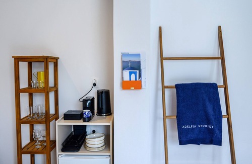 Paros Apartment | Apartment 'Studio 4' with Shared Garden, Wi-Fi and Air Conditioning