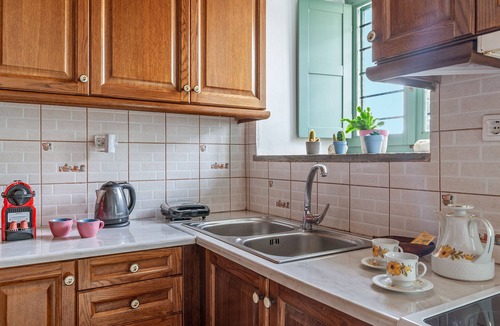Andros Town Apartment | Apartment 'Traditional Olive Guesthouse' with Sea View and Wi-Fi