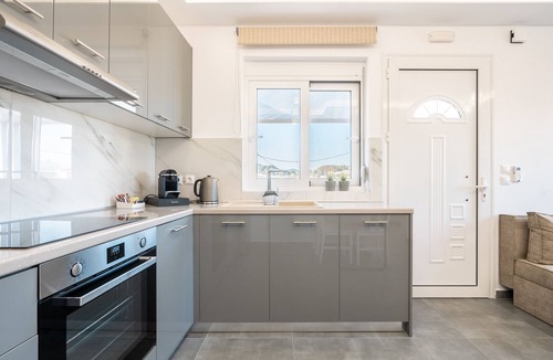 Petaloudes Apartment | Apartment 'Velvet 1' with Mountain View, Wi-Fi and Air Conditioning