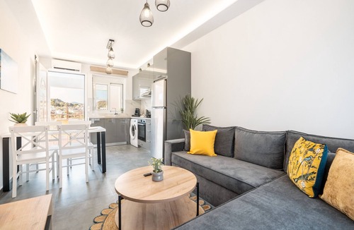 Petaloudes Apartment | Apartment 'Velvet 2' with Mountain View, Wi-Fi and Air Conditioning