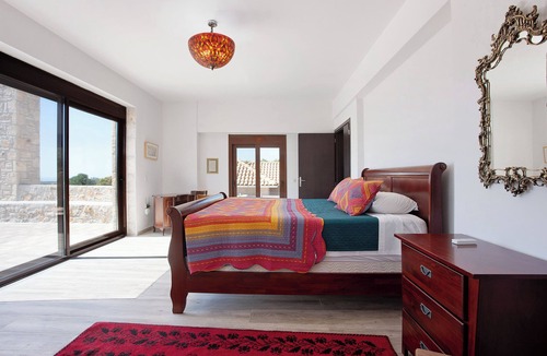 Maries House | Apartment 'Wild Fig Retreat Thalassa and Loft' with Shared Pool, Wi-Fi and Air Conditioning