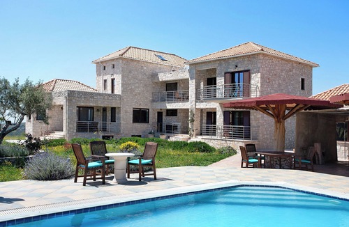 Maries Apartment | Apartment 'Wild Fig Retreat Sirocco' with Shared Pool, Wi-Fi and Air Conditioning