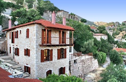 Trikolonoi House | Archontiko Kolokotroni