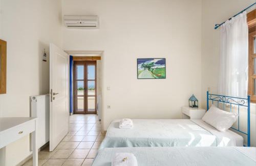 Pikris Villa | Arodamos Villa with a pool, children's games, and BBQ, perfect for 23 people!